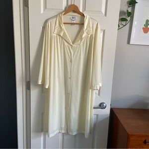 Vintage Vanity Fair dressing robe